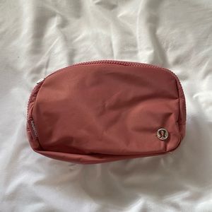 Lululemon Everywhere Belt Bag 1L in Briar Rose